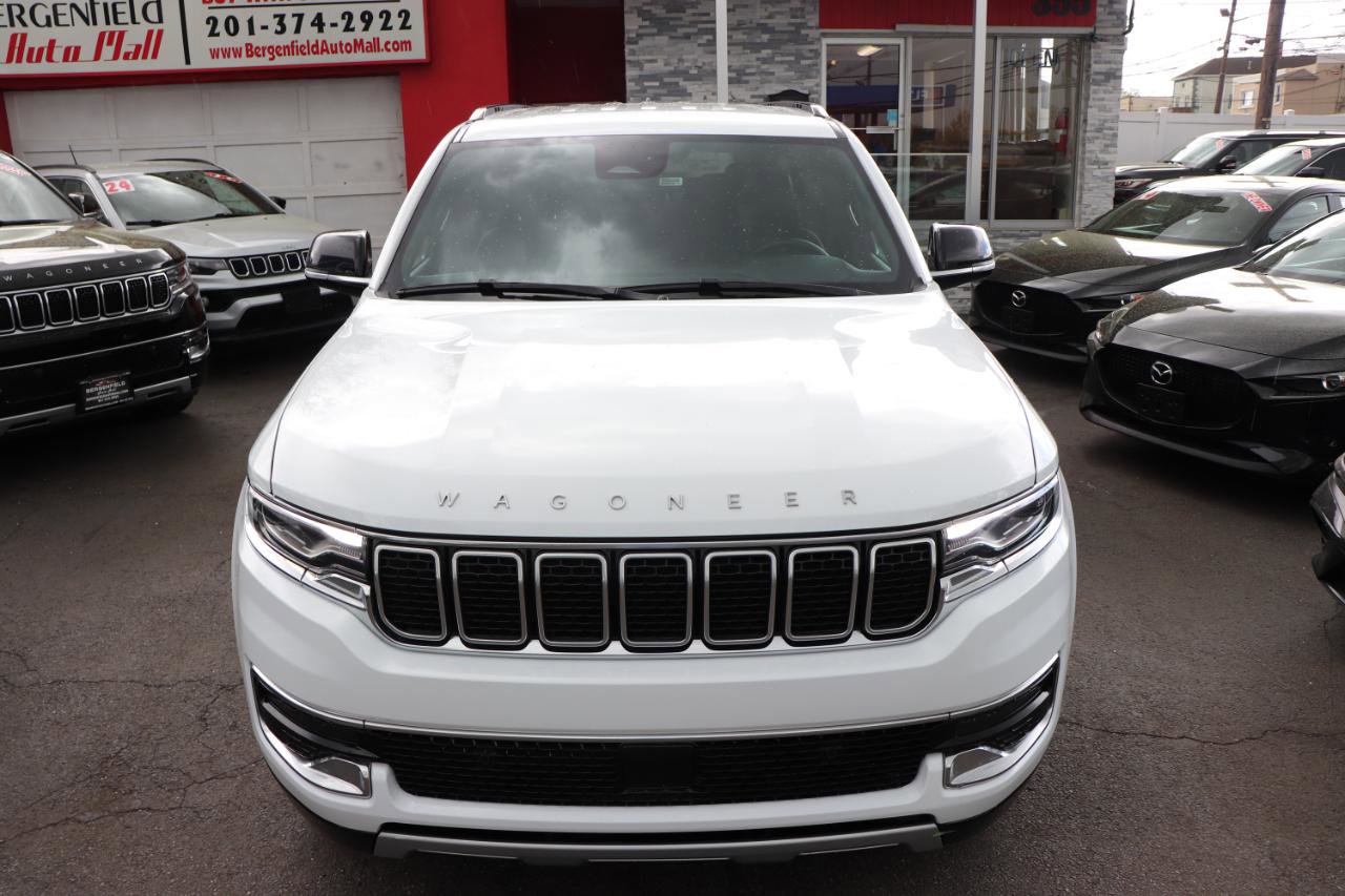 Used 2024 Jeep Wagoneer Series II w/ Flexible Seating Group AWD/4WD image 9