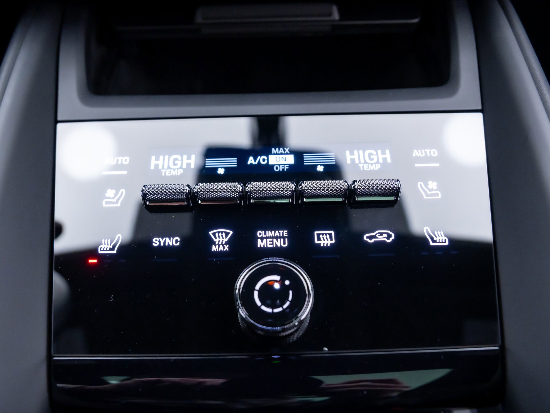 Certified 2025 Porsche Macan 4 Electric image 26