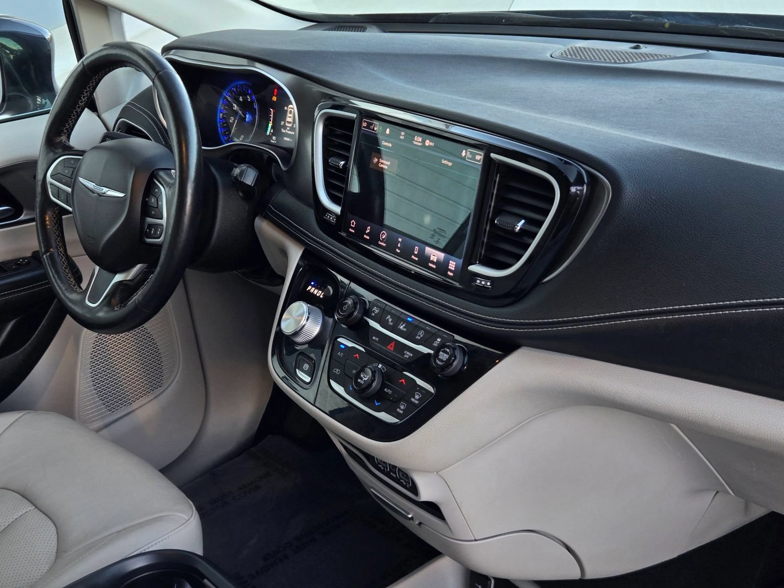 Used 2021 Chrysler Pacifica Touring-L w/ Premium & Safety Sphere Group AWD/4WD image 27