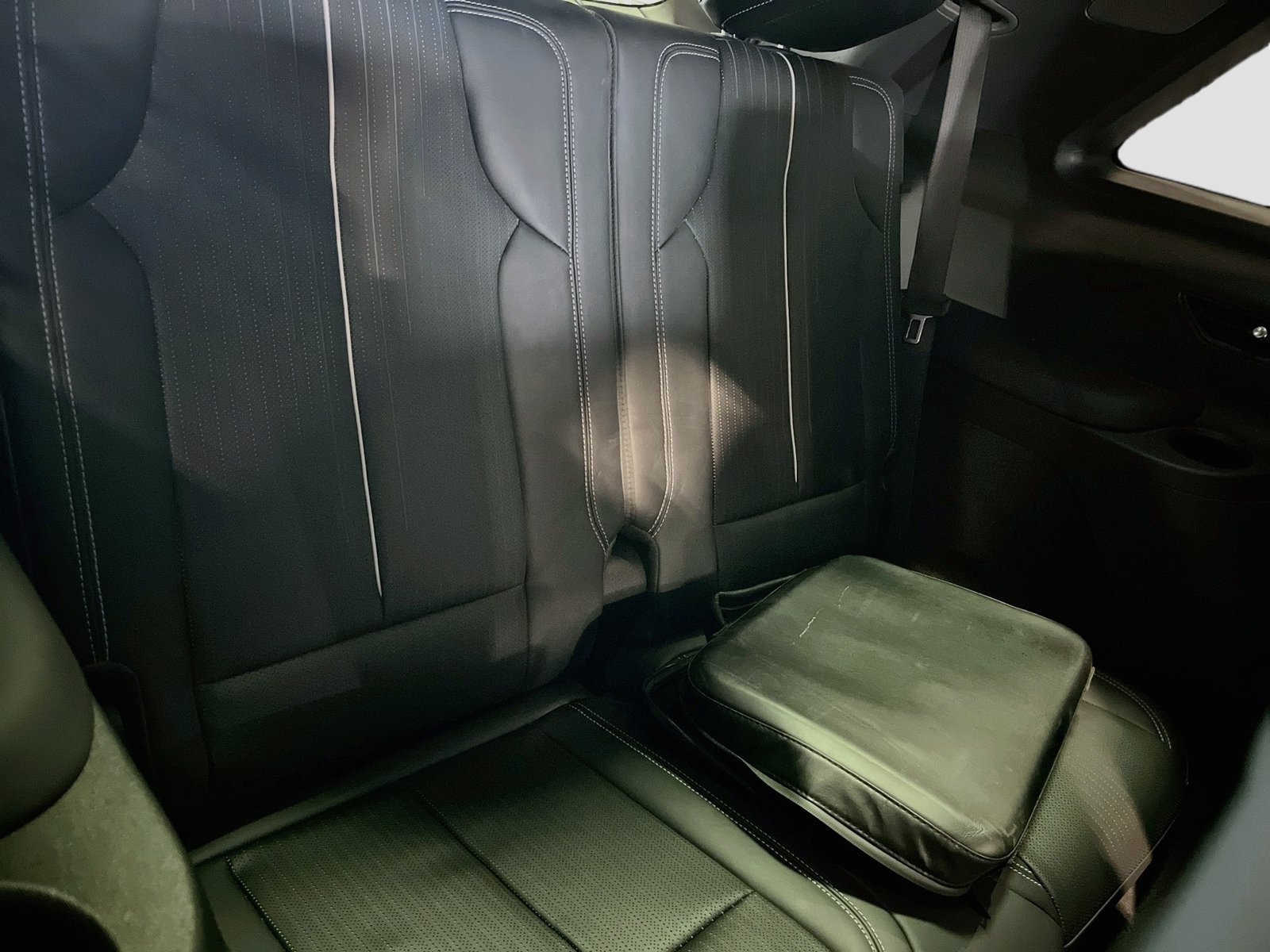 Used 2026 Cadillac Vistiq Luxury w/ LPO, Floor Liner Package AWD/4WD image 27