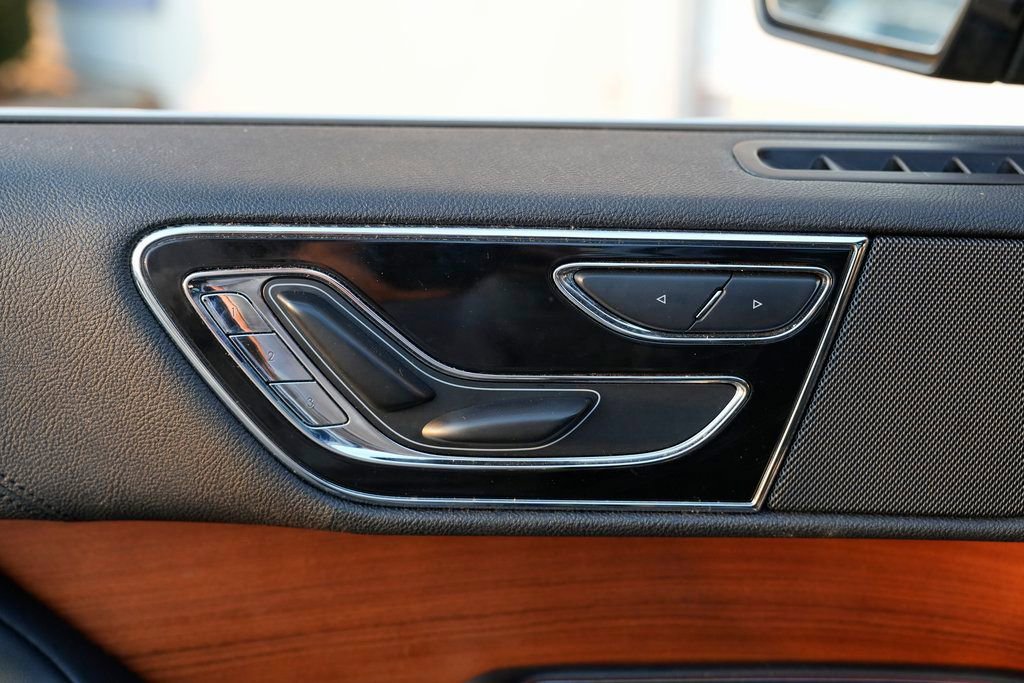 Used 2019 Lincoln Navigator Select image 28