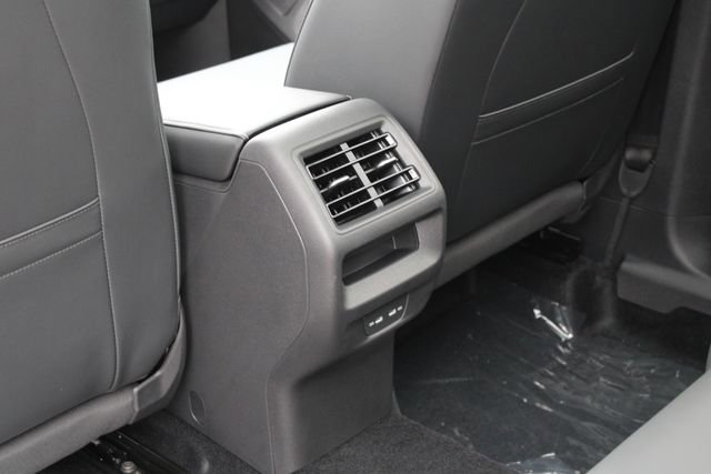 New 2026 Volkswagen Tiguan SE image 23
