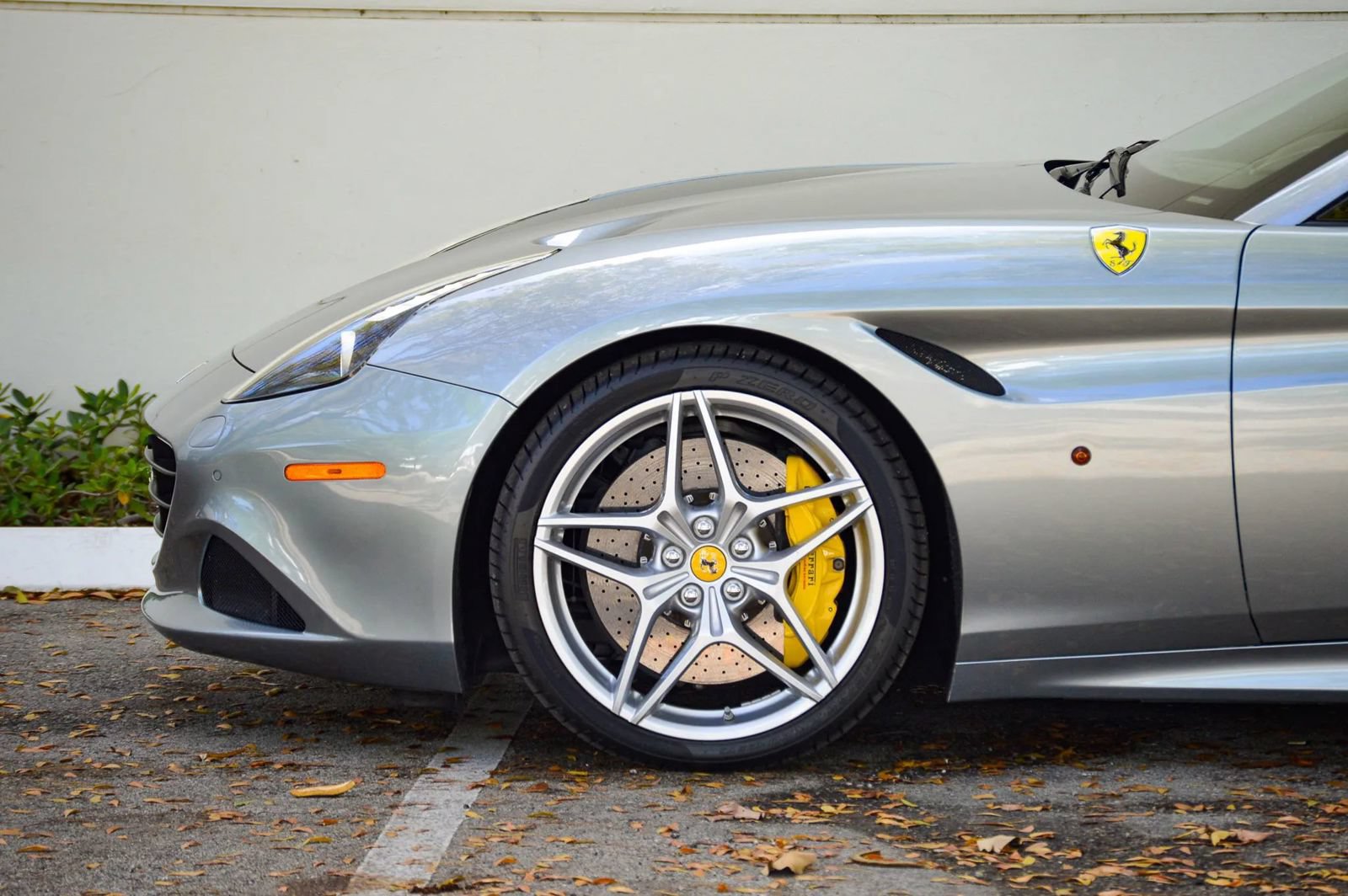 Used 2015 Ferrari California T RWD image 10