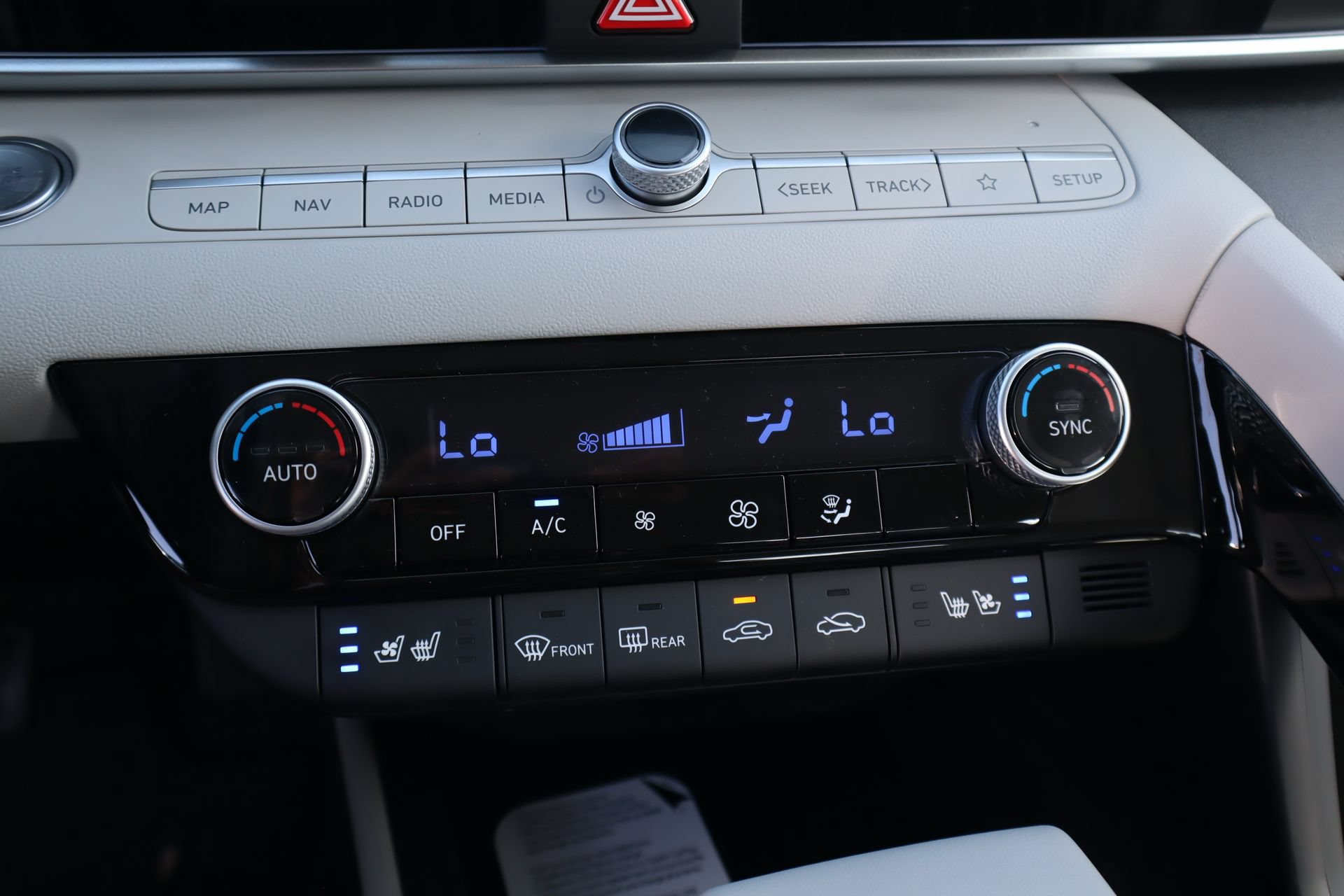 New 2026 Hyundai Elantra Limited FWD image 16