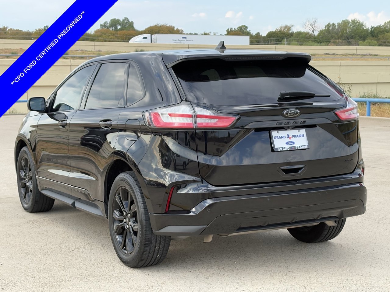 Used 2024 Ford Edge SE w/ Black Appearance Package AWD/4WD image 6