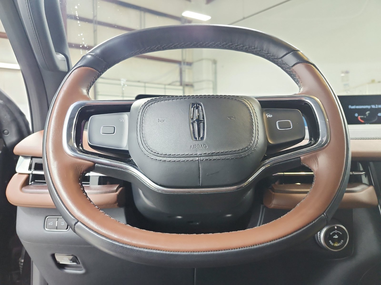 Used 2025 Lincoln Navigator Reserve AWD/4WD image 23