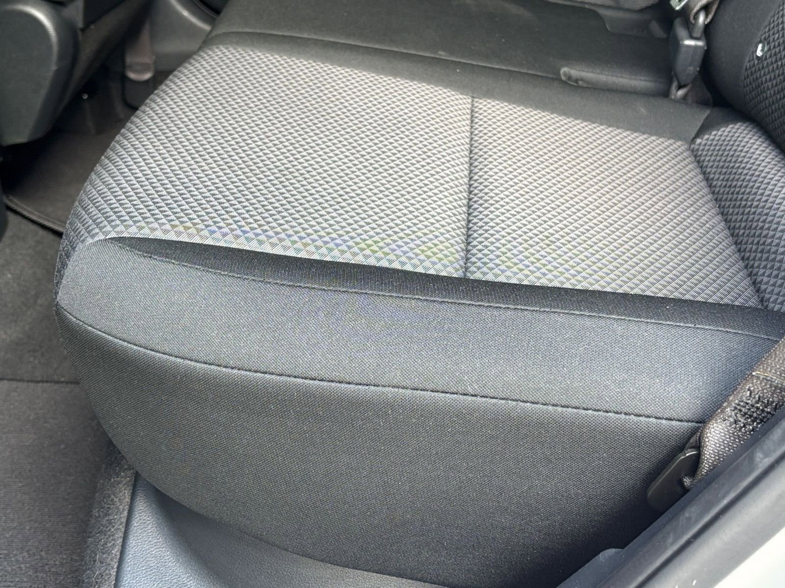 Used 2025 Kia Soul LX w/ LX Technology Package FWD image 25