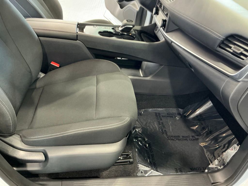 Used 2025 Nissan Rogue S FWD image 13