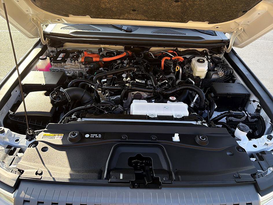 Certified 2024 Toyota Land Cruiser Base image 28