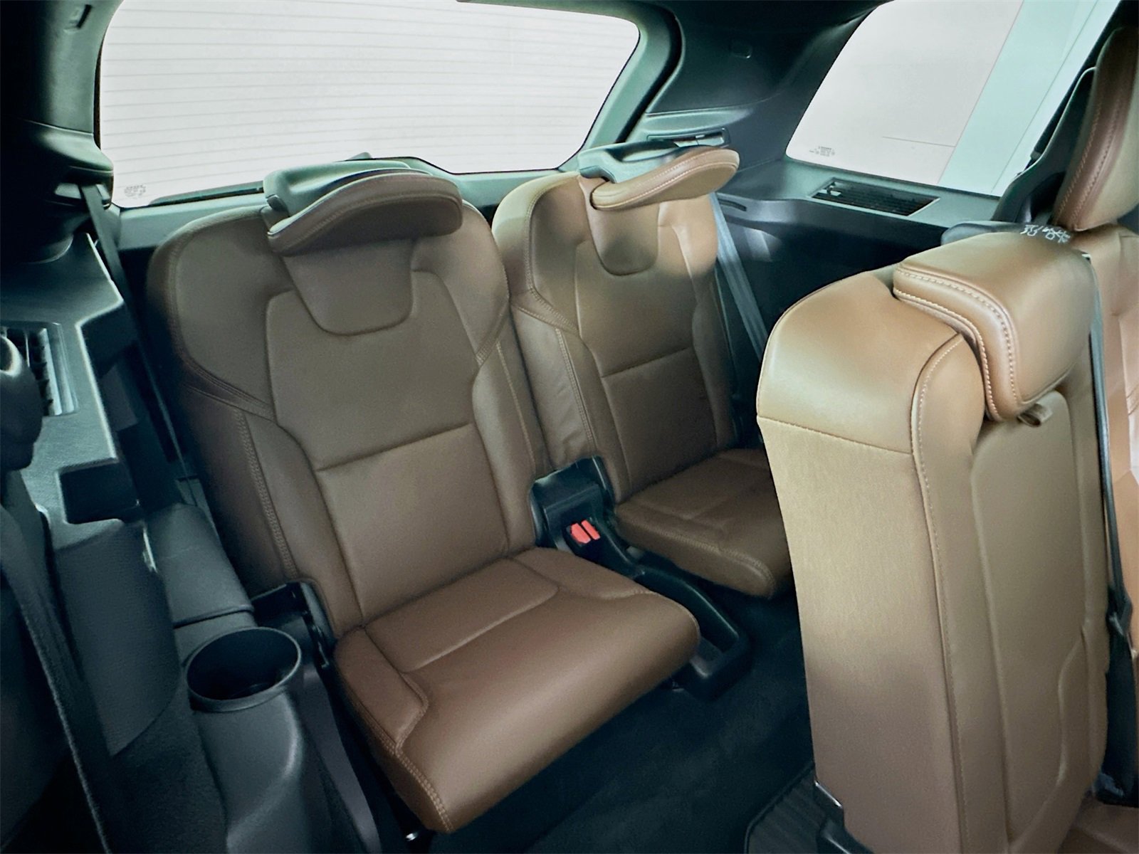 Used 2024 Volvo XC90 T8 Ultimate w/ Lounge Package image 29