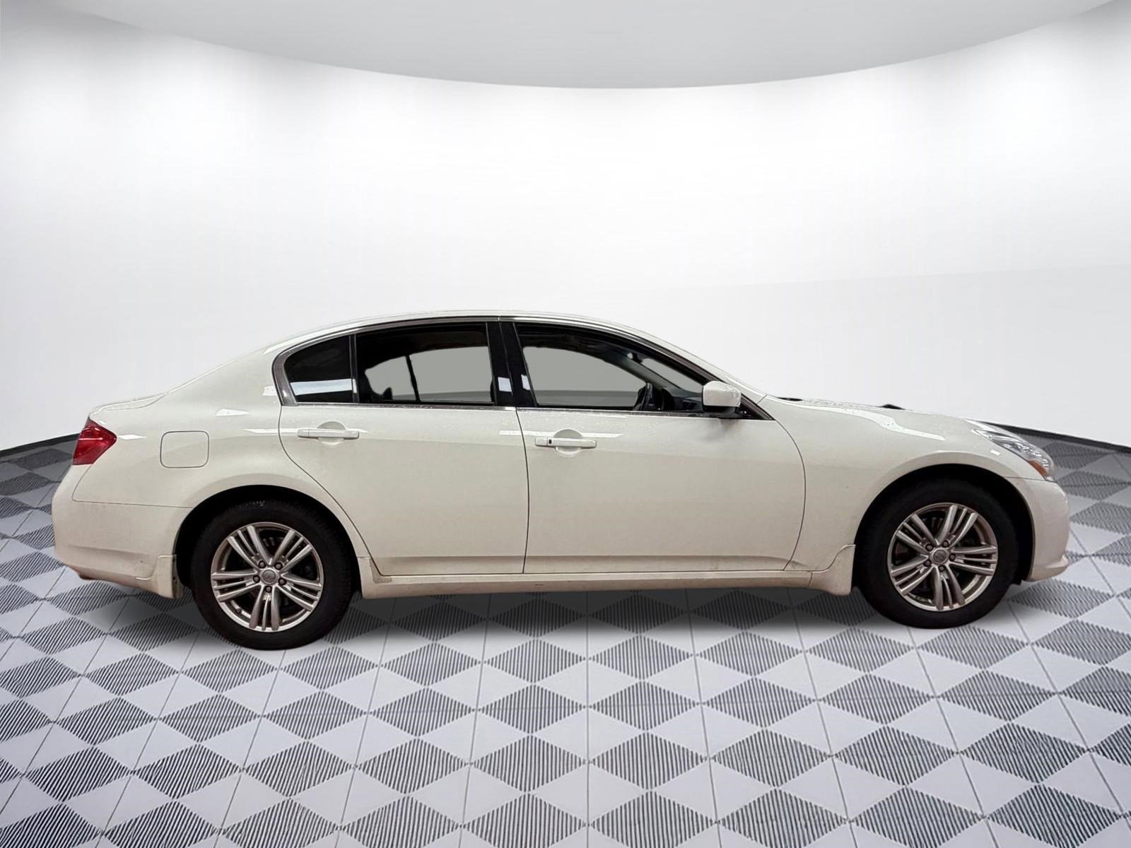 Used 2013 INFINITI G37 x w/ Premium Pkg image 7