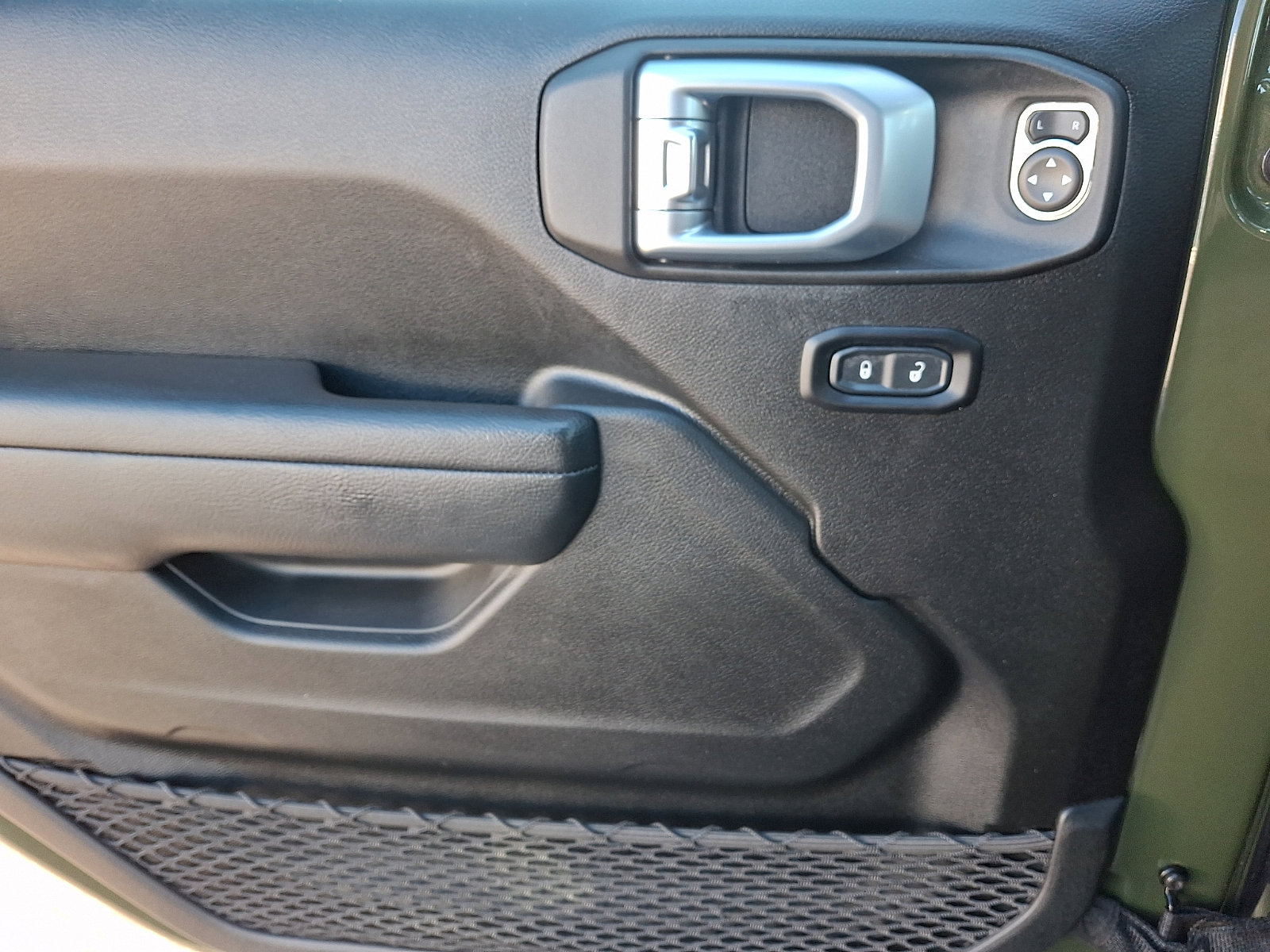 Used 2022 Jeep Wrangler Unlimited Rubicon w/ Steel Bumper Group image 21