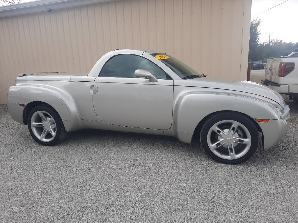 Used 2004 Chevrolet SSR w/ Preferred Equipment Group image 4