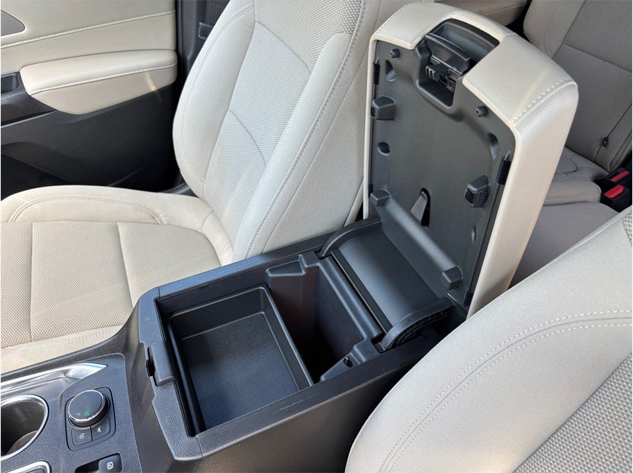 Used 2023 Chevrolet Traverse LS FWD image 32