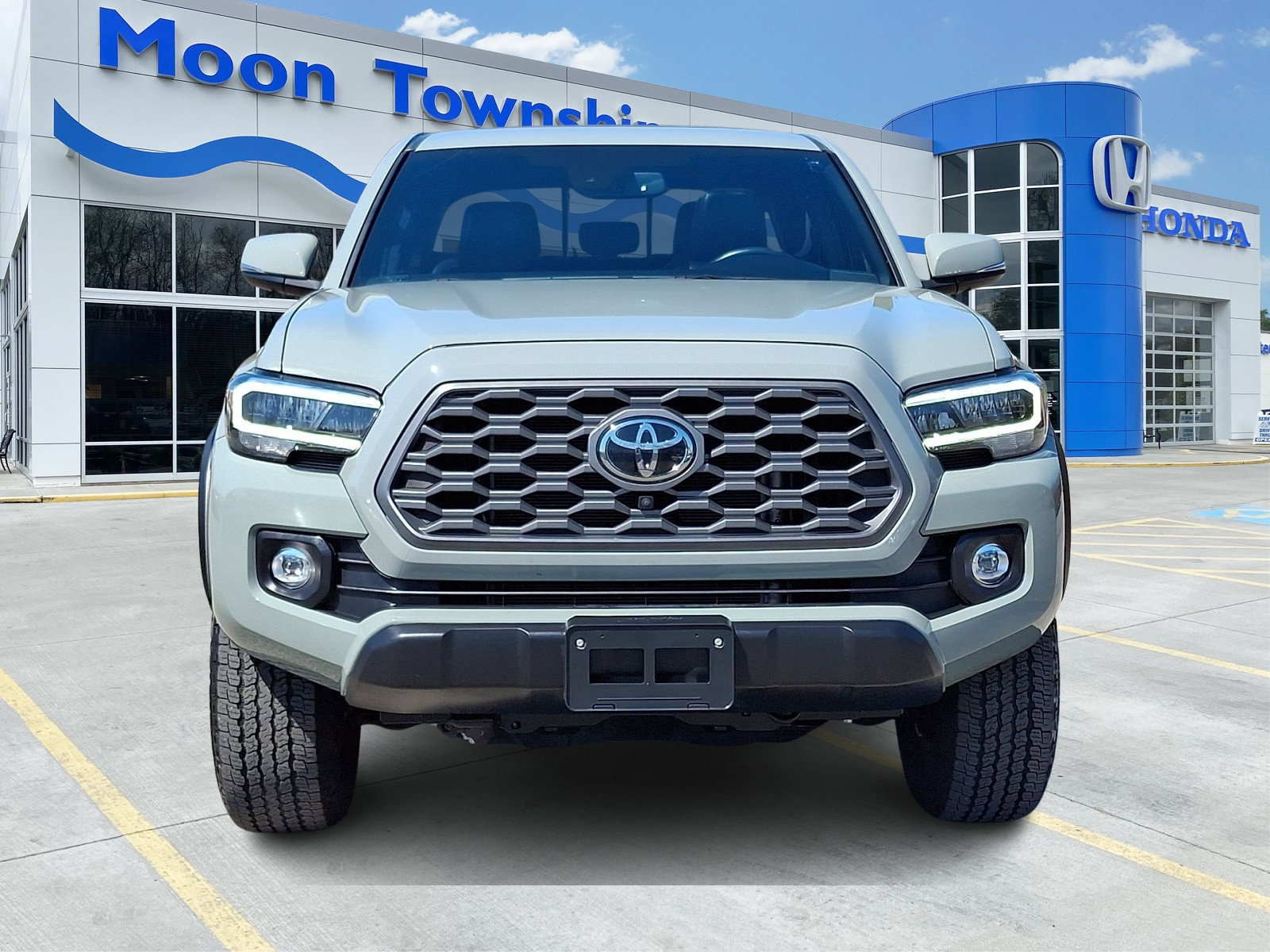Used 2023 Toyota Tacoma TRD Off-Road w/ TRD Premium Off Road Package image 2