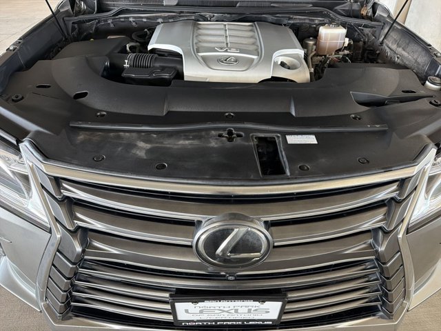 Used 2020 Lexus LX 570 4WD w/ Luxury Package image 24