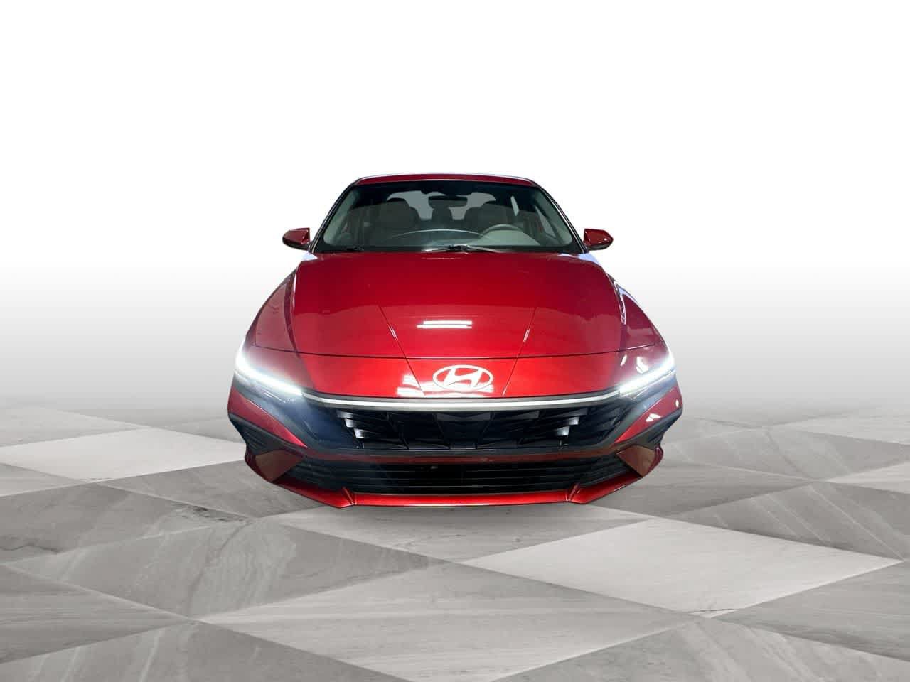 Used 2025 Hyundai Elantra SE FWD image 3