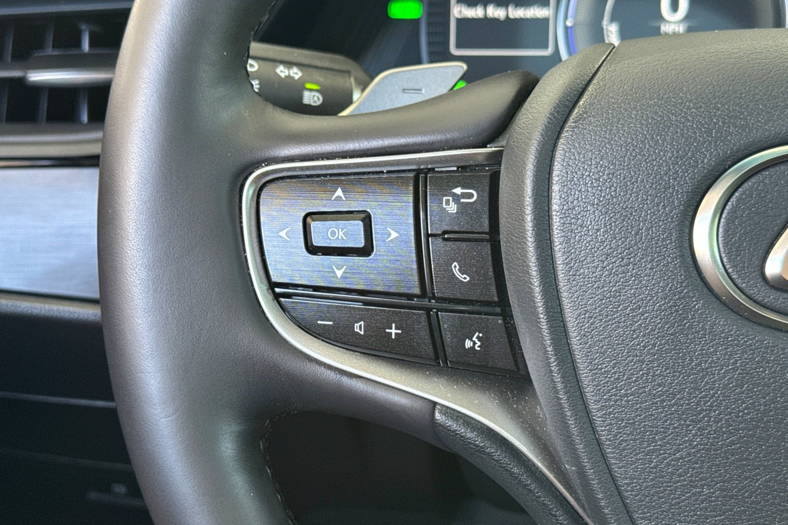 Certified 2024 Lexus ES 300h w/ Premium Package FWD image 29