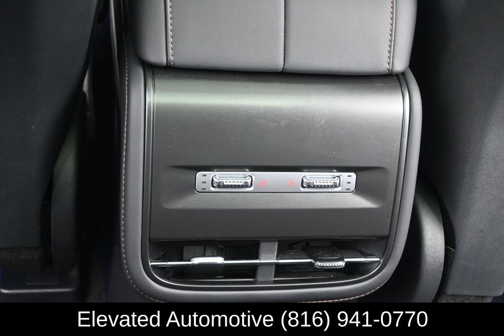 Used 2025 Lincoln Nautilus Reserve w/ Jet Appearance Package AWD/4WD image 17