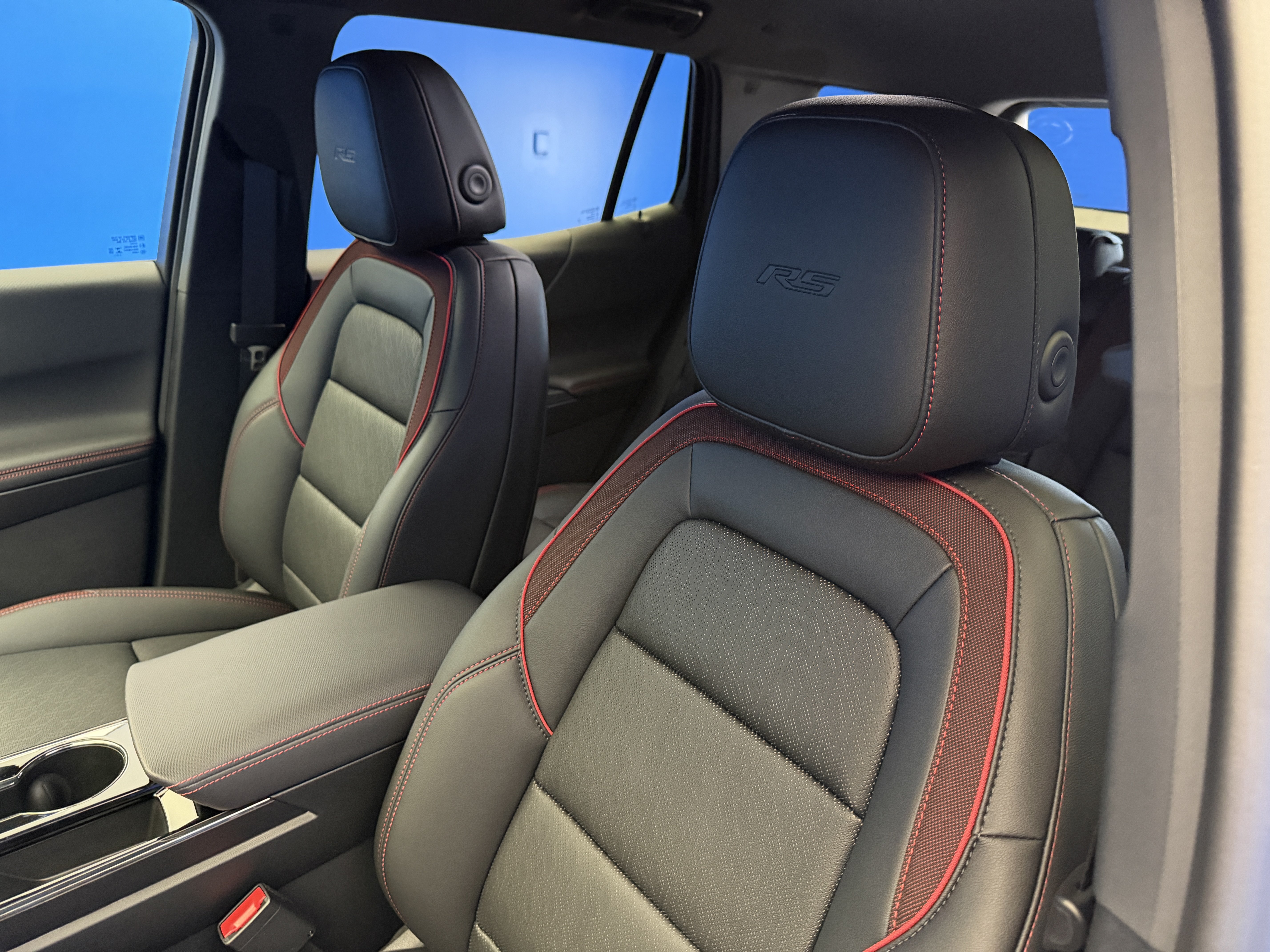 New 2027 Chevrolet Equinox RS w/ Safety and Technology Package FWD image 12