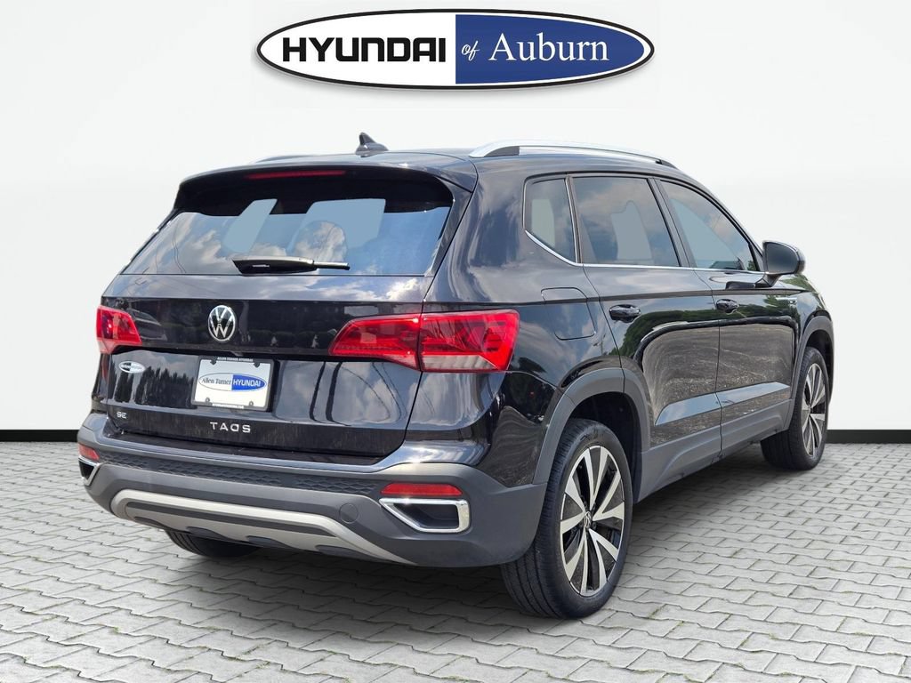 Used 2023 Volkswagen Taos SE w/ Panoramic Sunroof Package FWD image 5