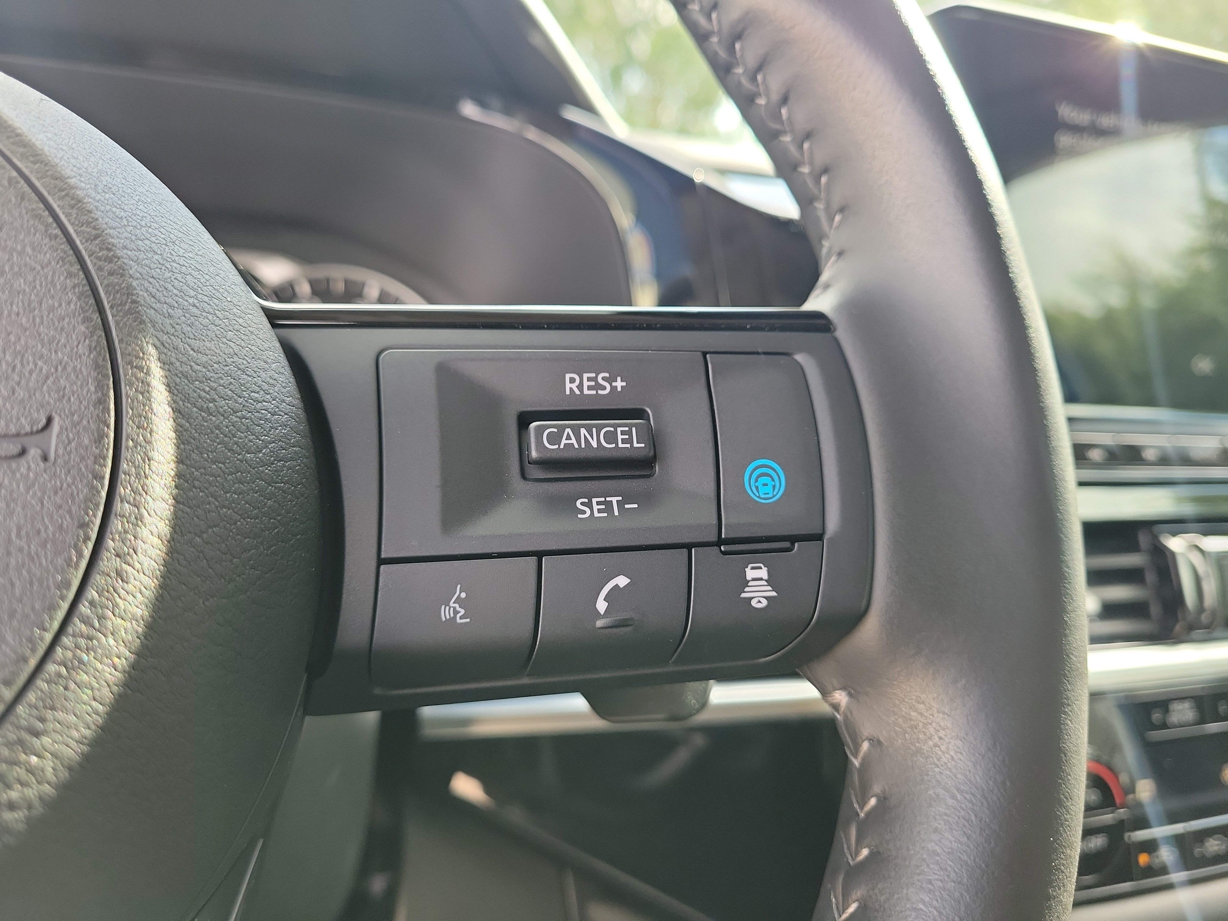Certified 2025 Nissan Pathfinder SL FWD image 23