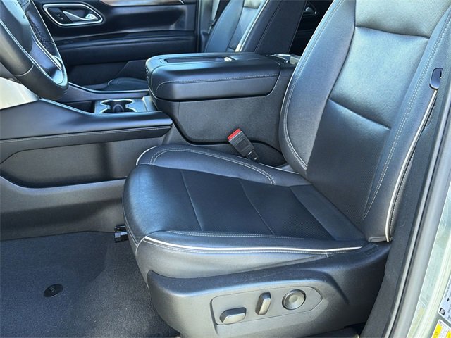 Used 2023 Chevrolet Suburban Premier image 23