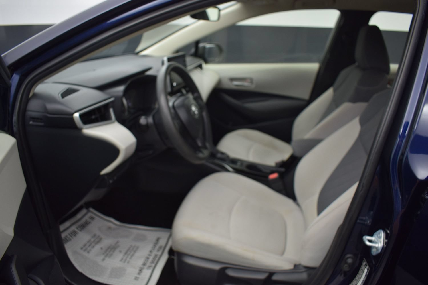 Used 2020 Toyota Corolla LE FWD image 13