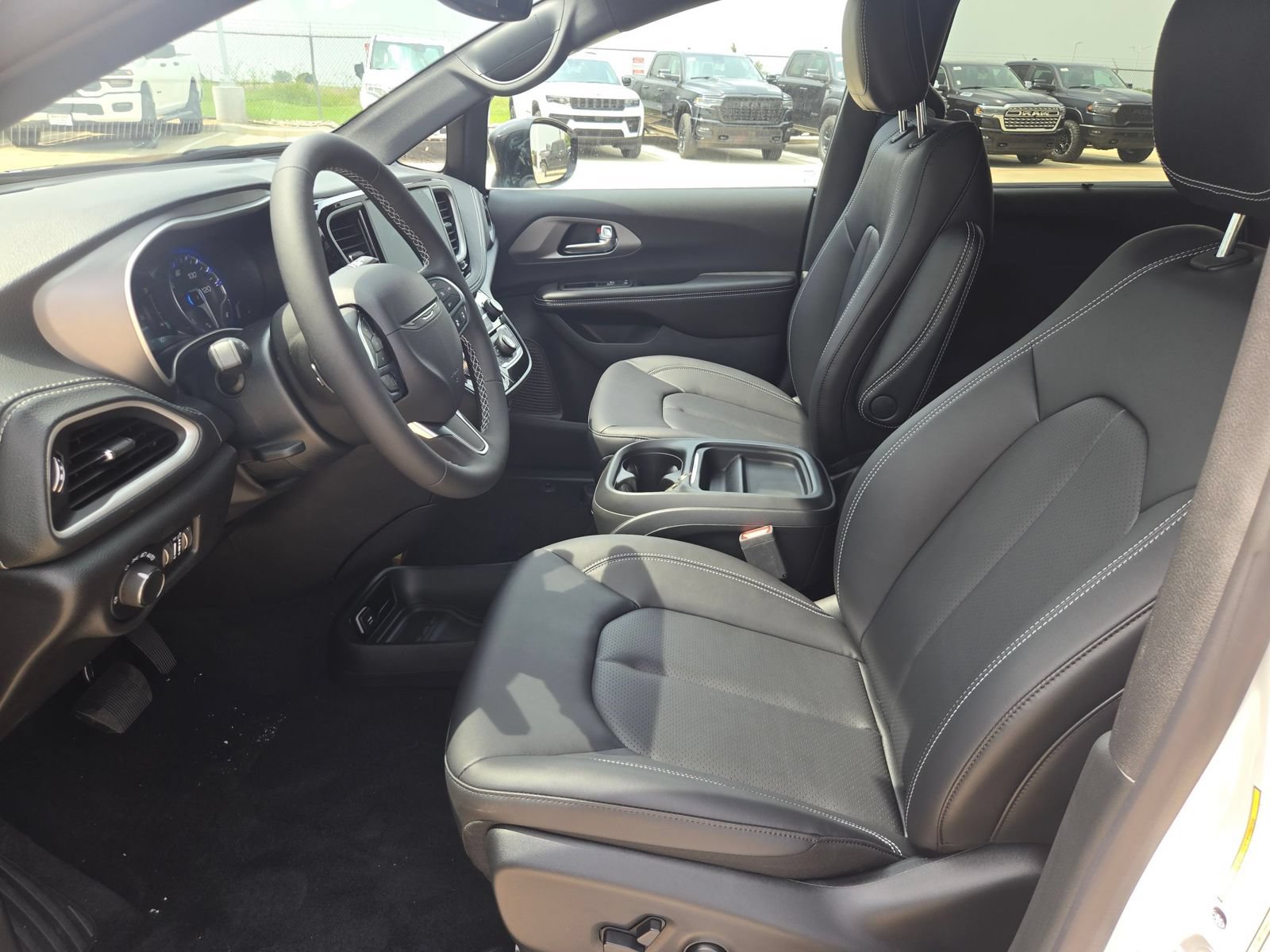 New 2027 Chrysler Pacifica Select FWD image 9