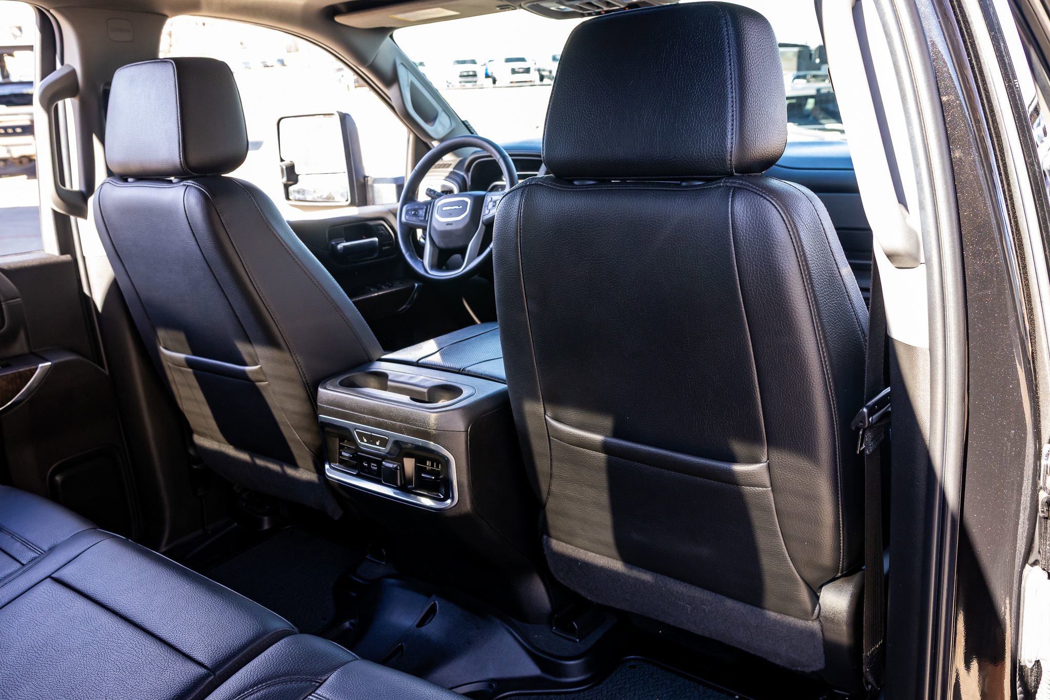 Used 2023 GMC Sierra 2500 Denali w/ Denali Black Diamond Edition image 30