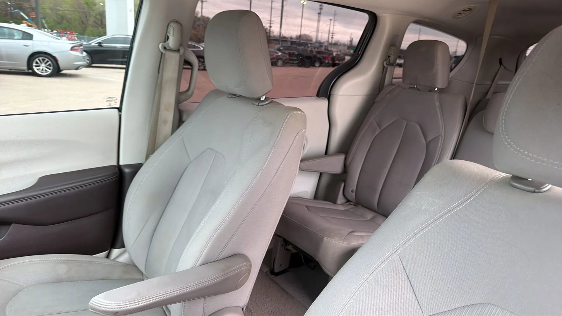 Used 2017 Chrysler Pacifica Touring image 46