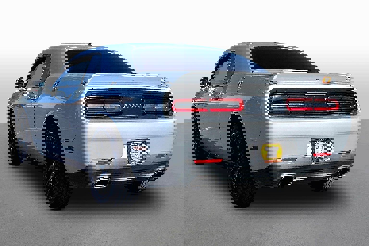 Used 2019 Dodge Challenger SXT image 4