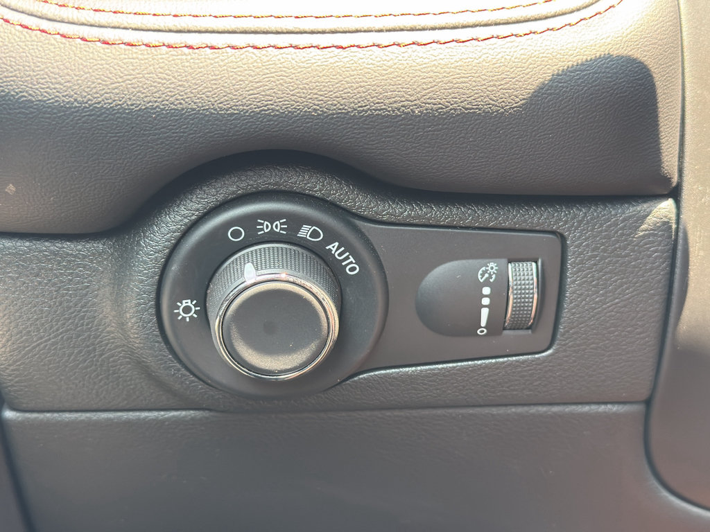 Used 2025 Dodge Durango GT AWD/4WD image 4