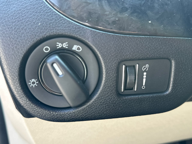 Used 2018 Dodge Grand Caravan SE w/ UConnect Hands-Free Group FWD image 27