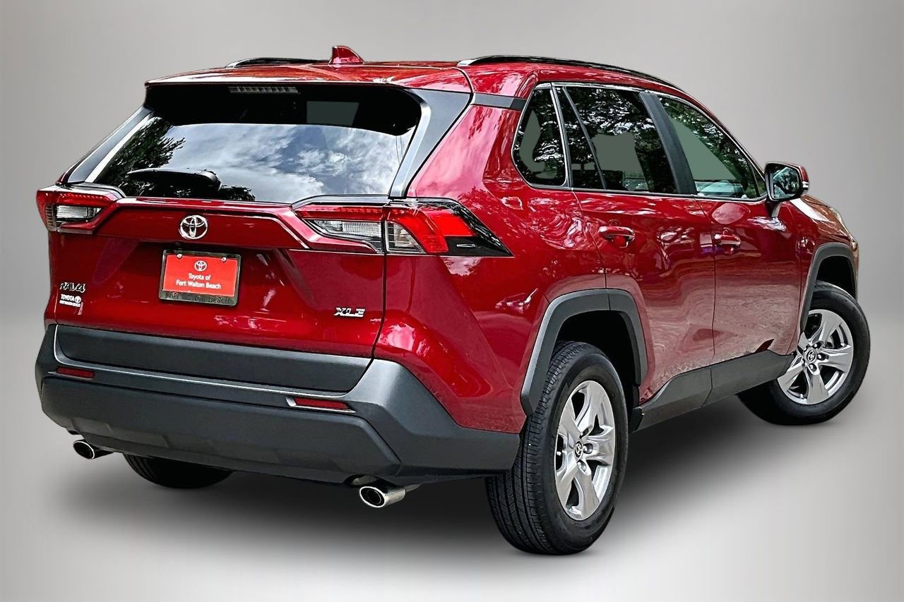Used 2025 Toyota RAV4 XLE w/ Convenience Package FWD image 5
