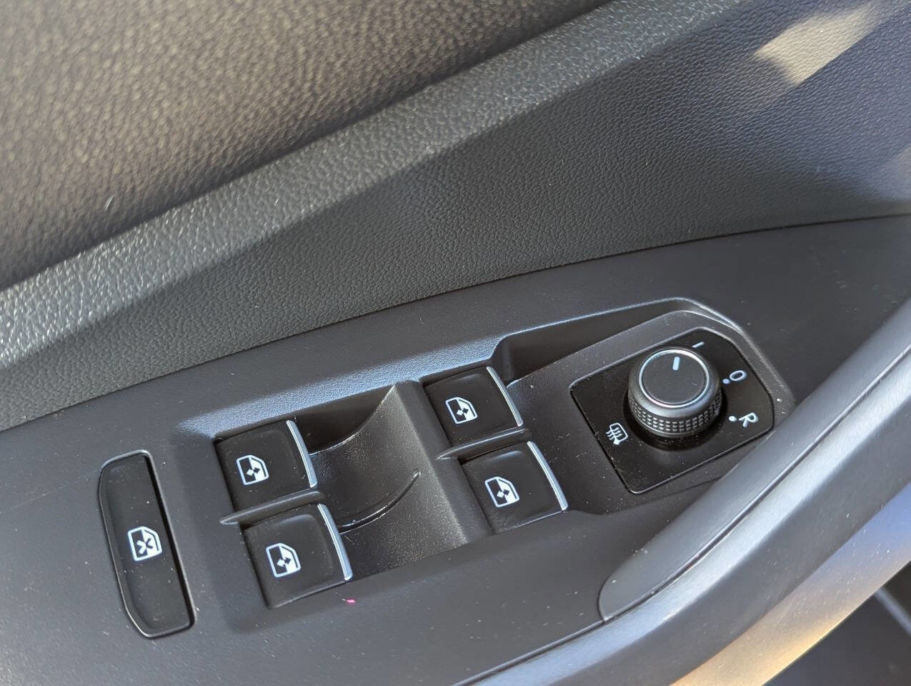 Used 2022 Volkswagen Jetta SE image 25