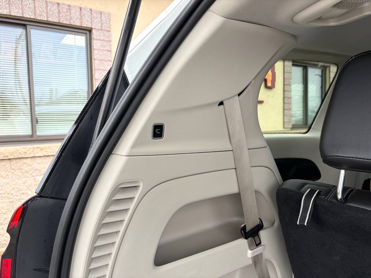 Used 2024 Chrysler Pacifica Touring-L FWD image 15