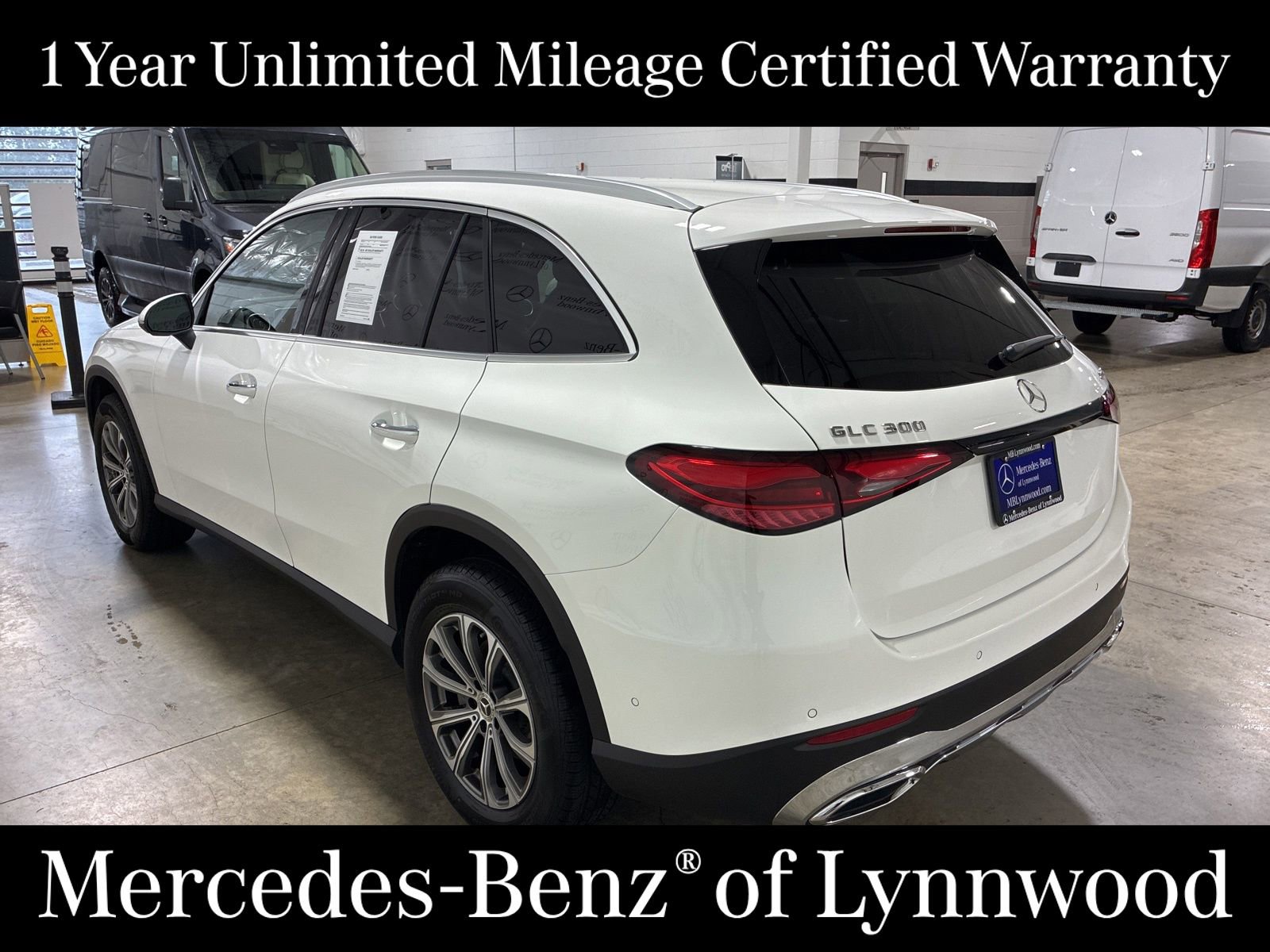 Used 2025 Mercedes-Benz GLC 300 4MATIC image 4