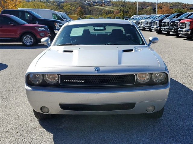Used 2010 Dodge Challenger SE image 2