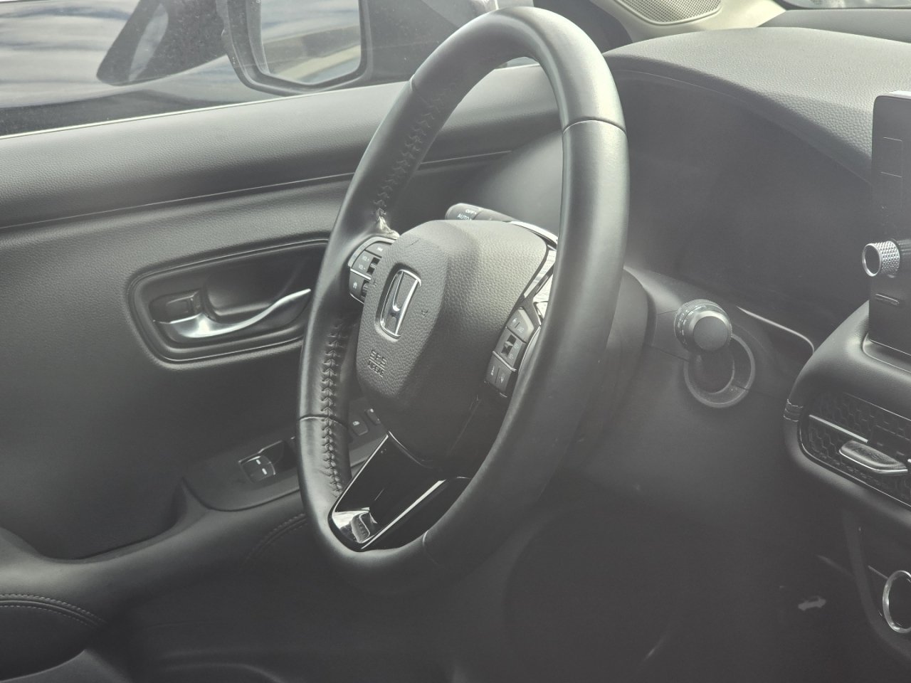 Used 2025 Honda HR-V EX-L image 17