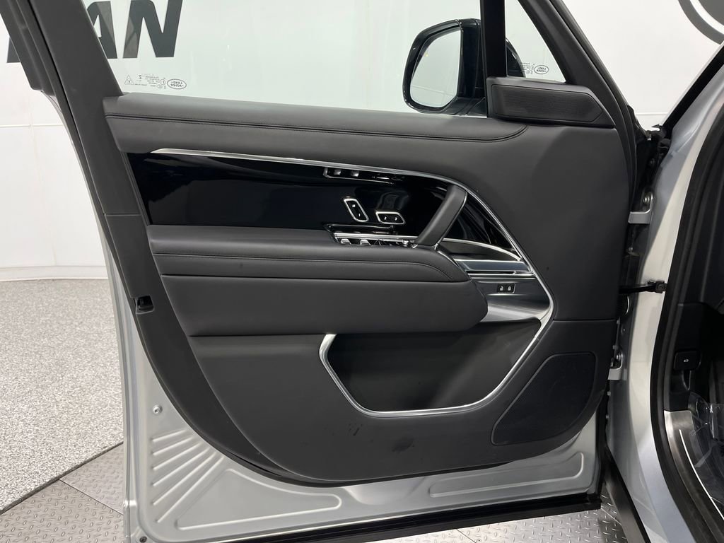Used 2024 Land Rover Range Rover SE image 16