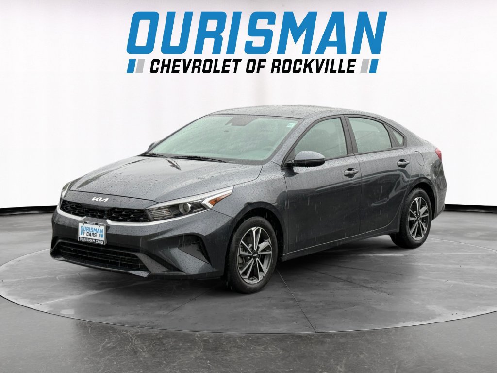 Used 2023 Kia Forte LXS w/ LXS Technology Package FWD image 2