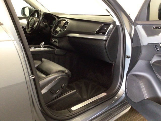 Used 2016 Volvo XC90 T8 Momentum w/ Vision Package AWD/4WD image 7