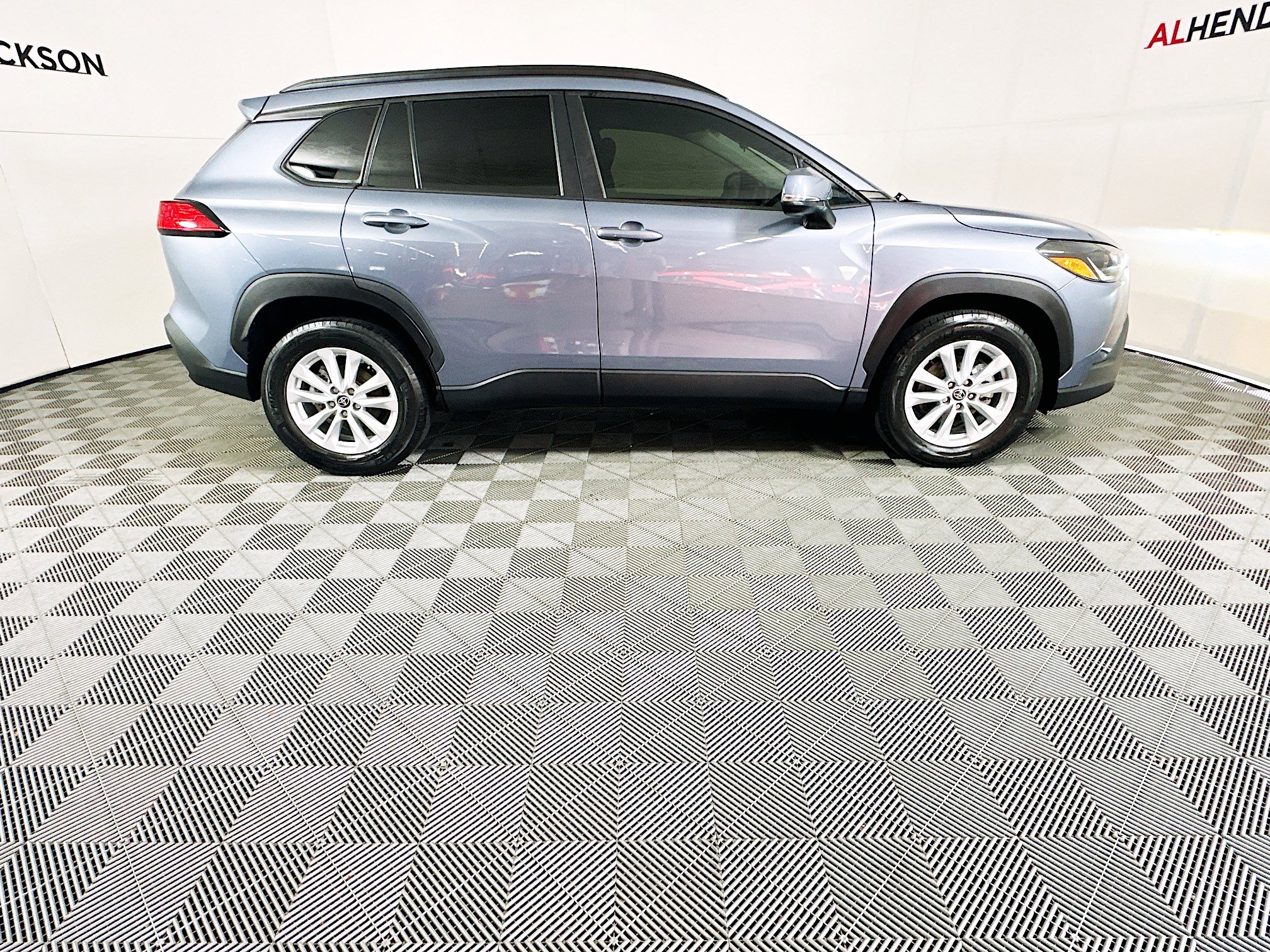 Used 2022 Toyota Corolla Cross LE image 2