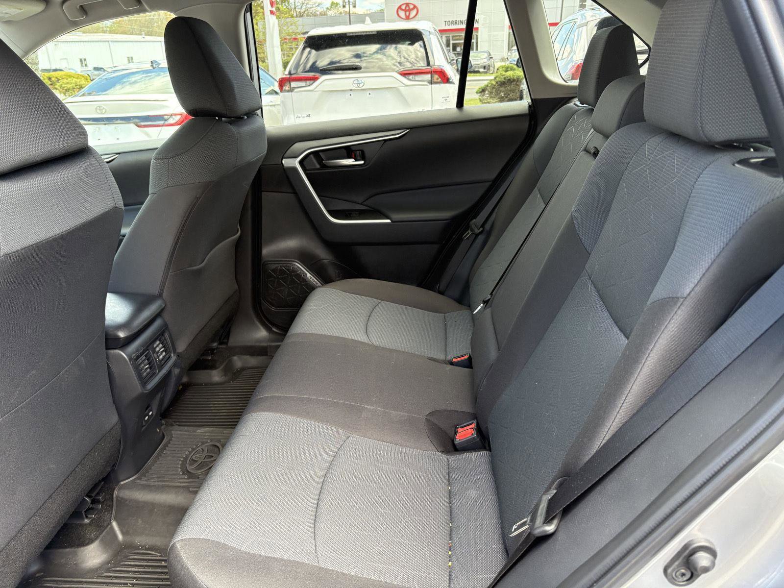 Used 2025 Toyota RAV4 XLE AWD/4WD image 22