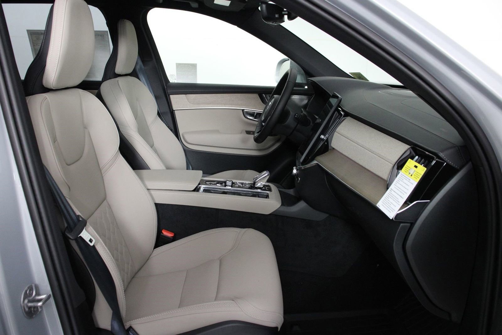 New 2026 Volvo XC90 T8 Plus w/ Protection Package Premier AWD/4WD image 10