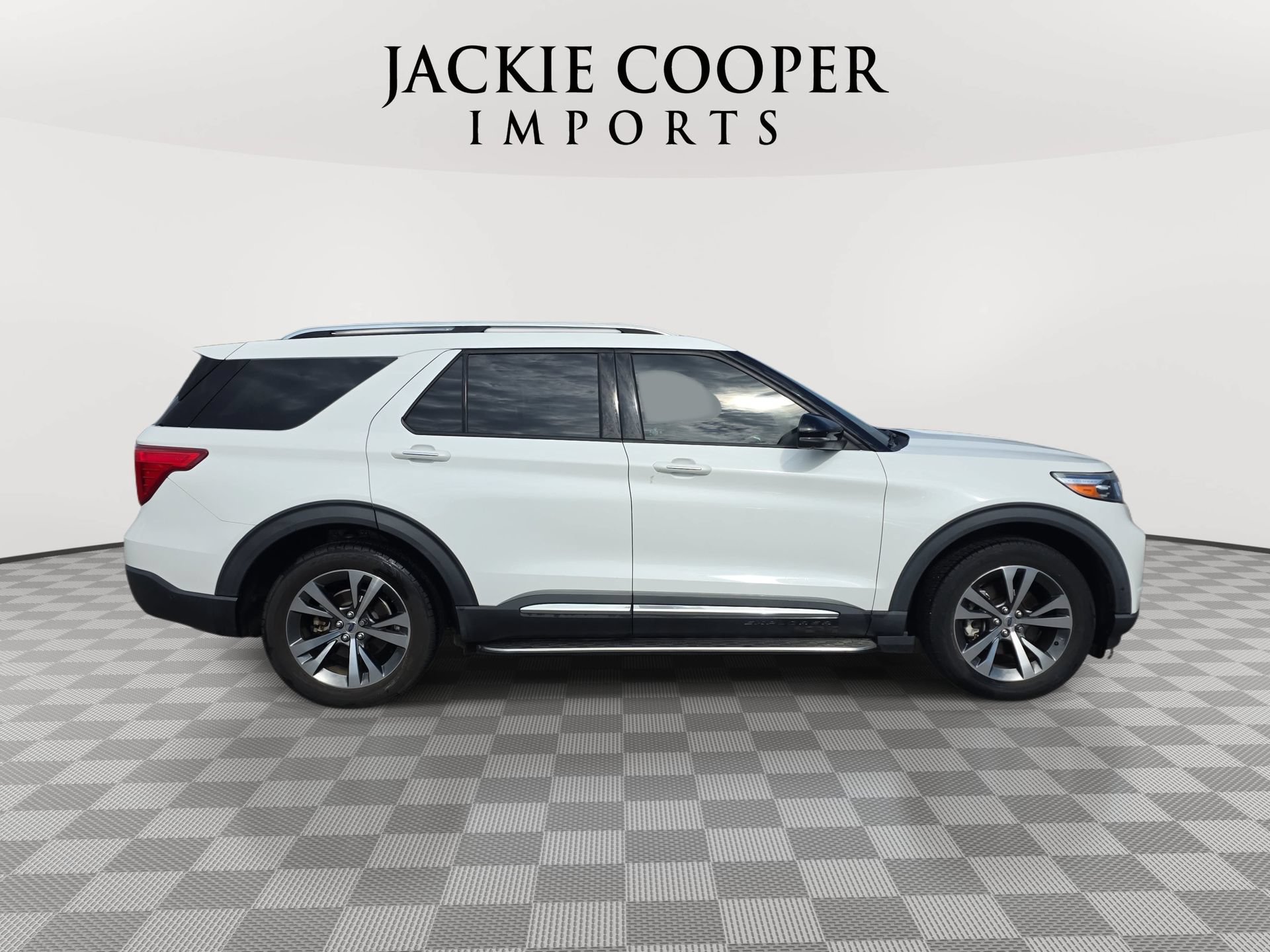 Used 2020 Ford Explorer Platinum w/ Premium Technology Package AWD/4WD image 4