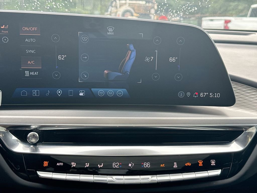 Used 2025 Cadillac Lyriq Sport AWD/4WD image 25