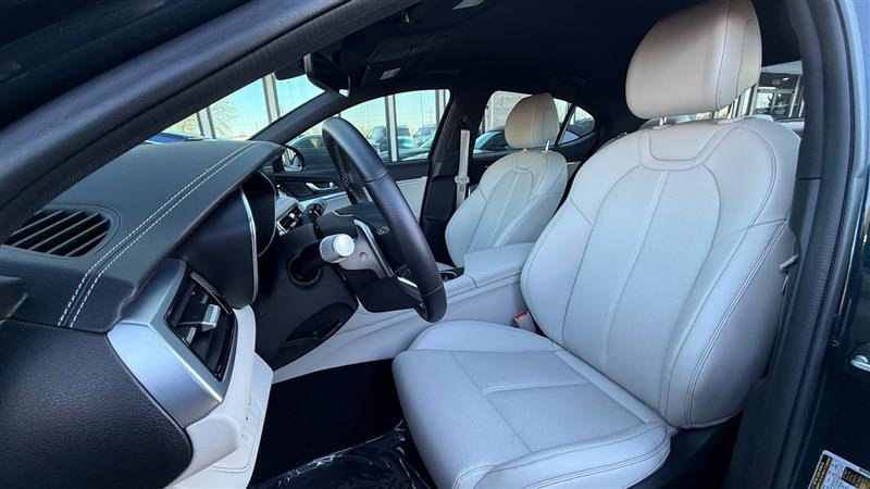 Used 2025 Genesis G70 2.5T image 15