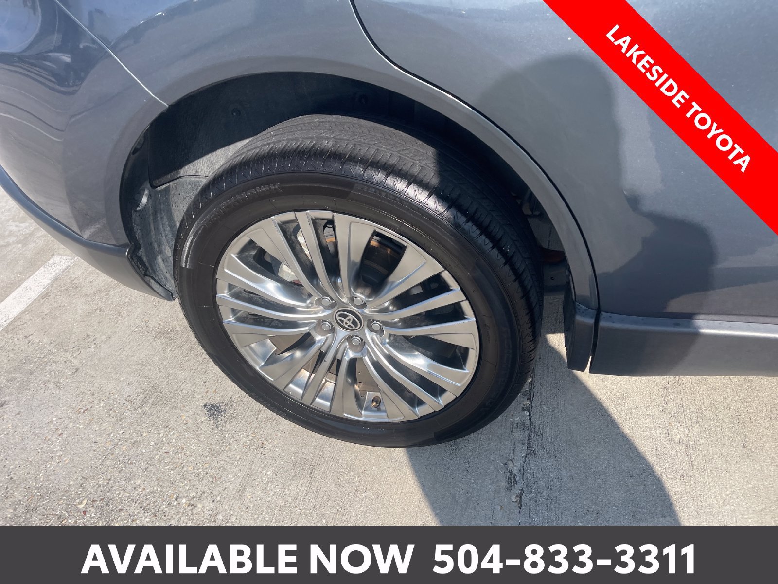 Used 2022 Toyota Venza XLE AWD/4WD image 11